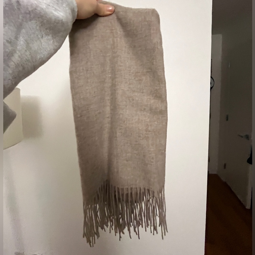 Uniqlo 100% wool scarf (Light brown / beige)